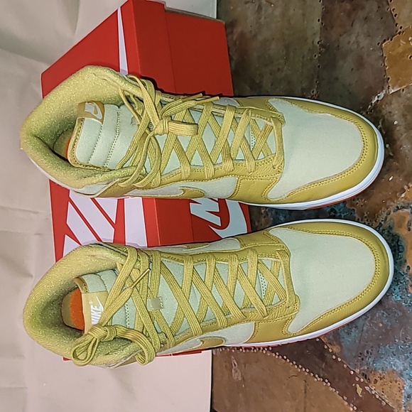Worn 3 Times. NIKE DUNK HI RETRO. GOLD CANVAS. Men's size 13 - Picture 14 of 14